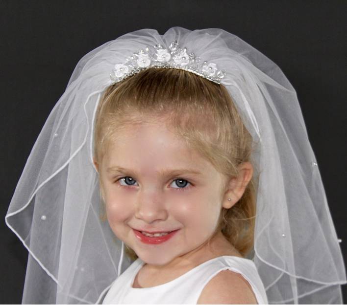 https://shop.catholicsupply.com/Shared/Images/Product/Face-Framer-First-Communion-Veil/112933.jpg