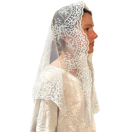Madrid French lace mantilla veil in Ivory –