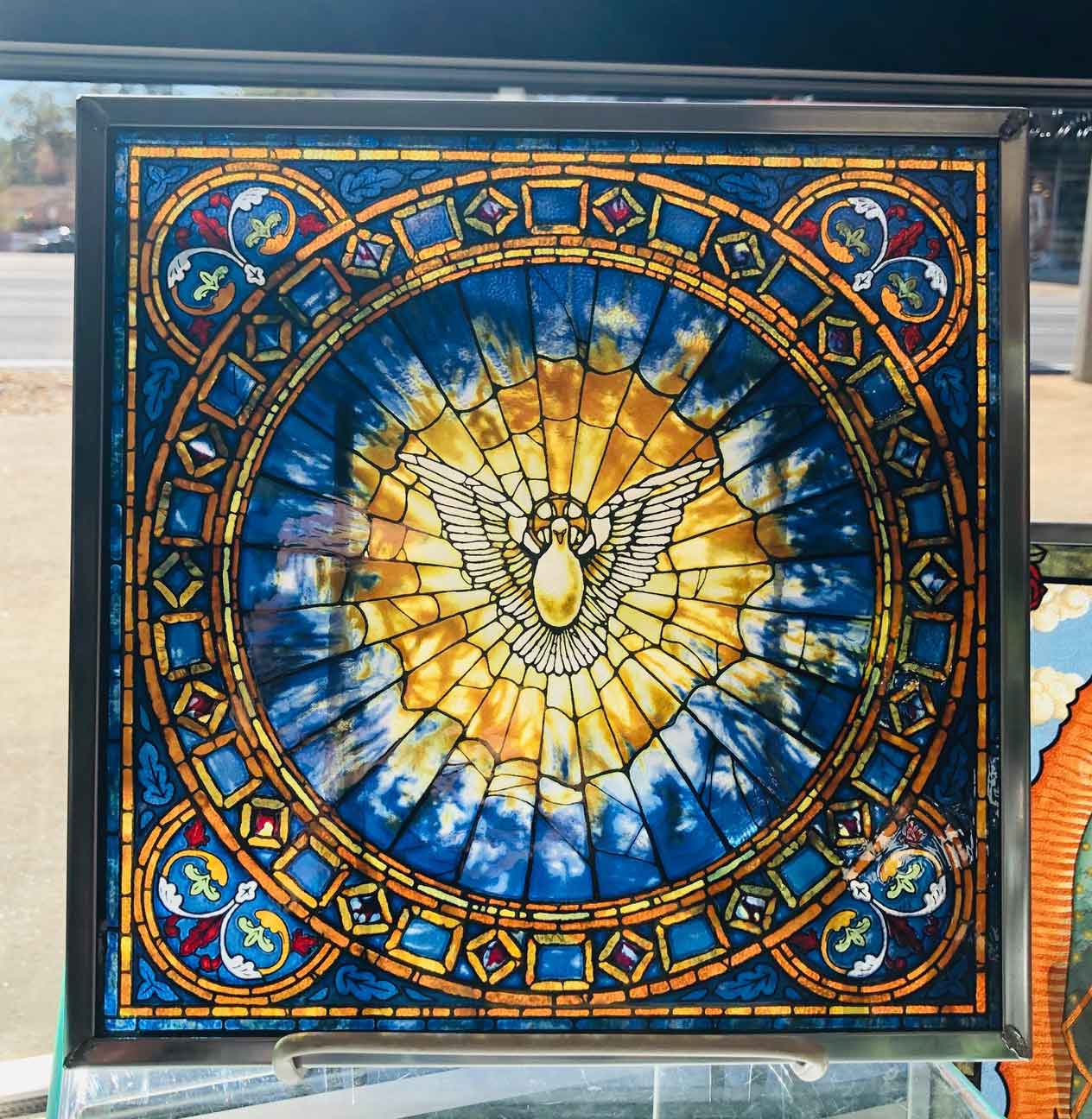 rietje Mens Ervaren persoon Tiffany Holy Spirit Stain Glass Art Hanging, 10.5" Square