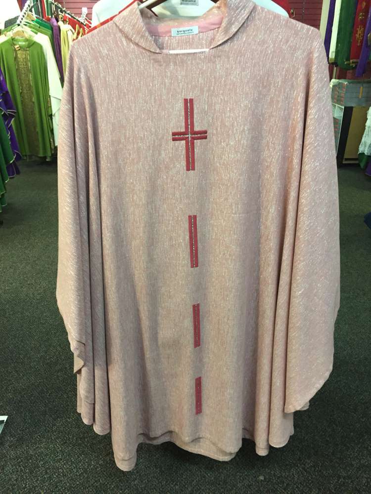 Manantial Sorgente Rose with Silver Chasuble