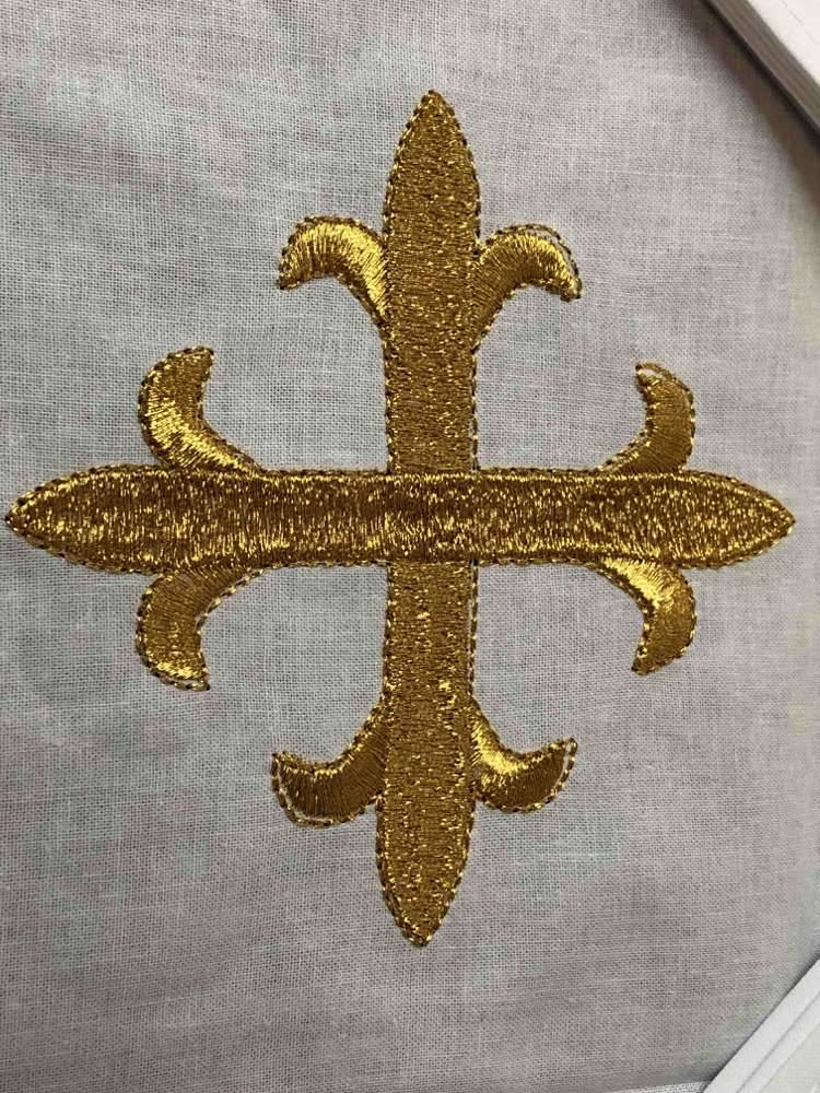 11-41 Altar Linen Set with Gold Cross Design