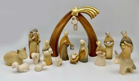 Modern Wood Carved 4.75" Scale Figures 18 Pc Nativity Set from Italy